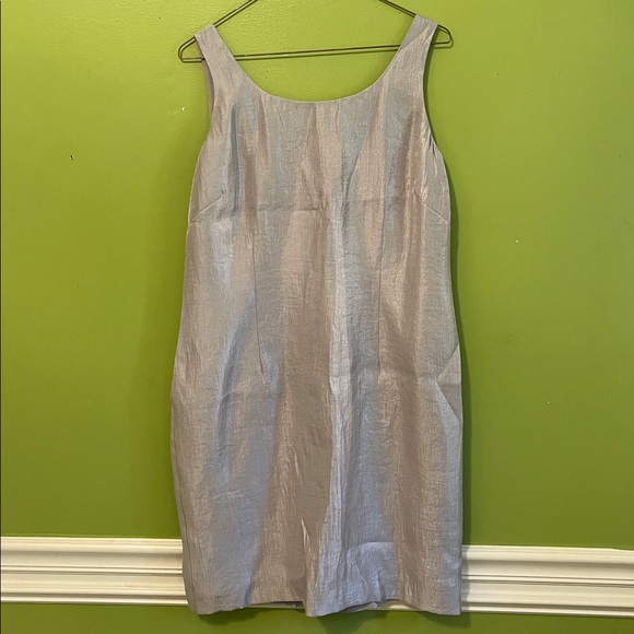 Like New Jessica Howard Silver Metallic Suit Dress With Ruffled Collar - Picture 4 of 7